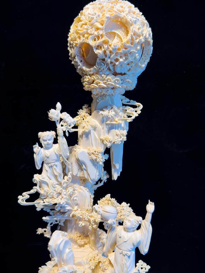 广东岭南文化艺术研究会会员作品展亮相岭南工艺美术馆
